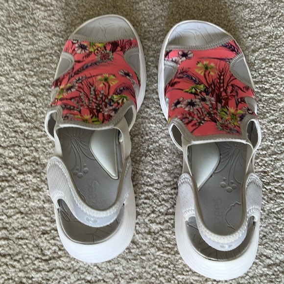 B Zees stretch sandals 10 M - Picture 4 of 5